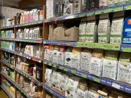 54-biocoop-mende-la-claire-fontaine-magasin-bio-farine-legumineuse-feculent-commerce-equitable-local.webp