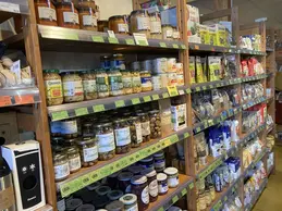 54-biocoop-mende-la-claire-fontaine-magasin-bio-local-bocaux-cuisine-plat-epicerie.webp